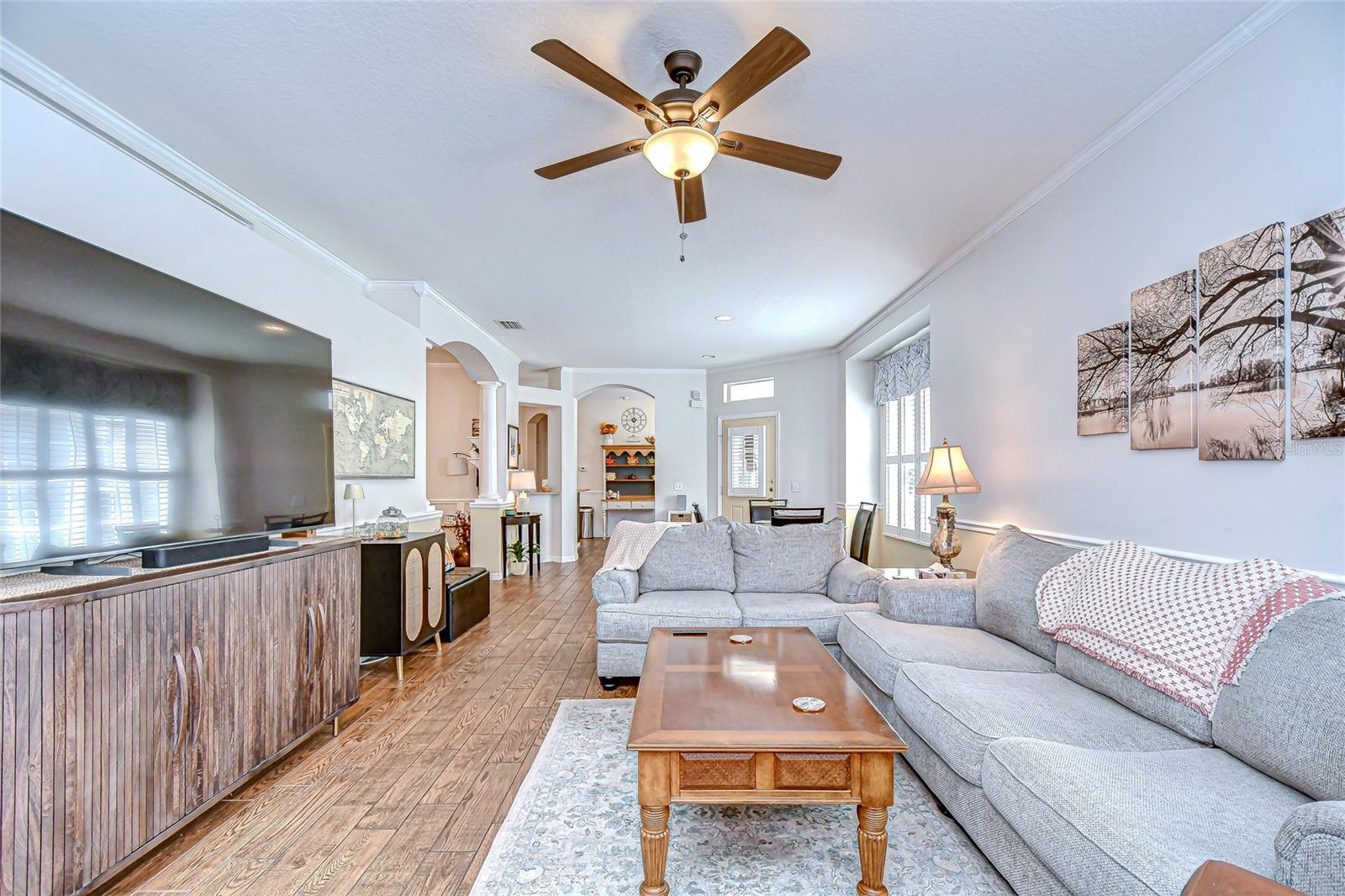 Listing photo id 8 for 5909 Sandhill Ridge Drive