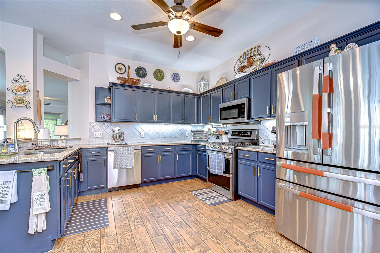 Listing photo id 12 for 5909 Sandhill Ridge Drive