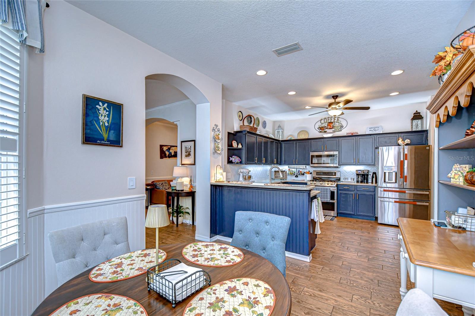 Listing photo id 13 for 5909 Sandhill Ridge Drive