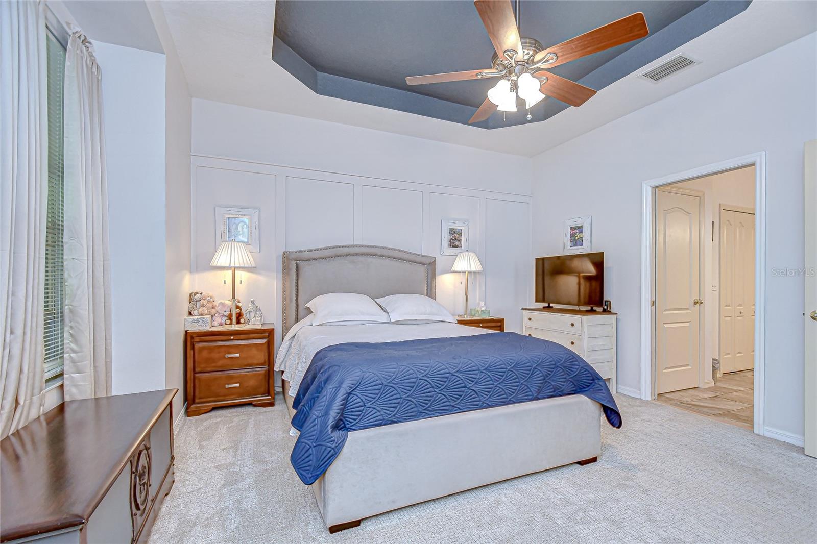 Listing photo id 16 for 5909 Sandhill Ridge Drive