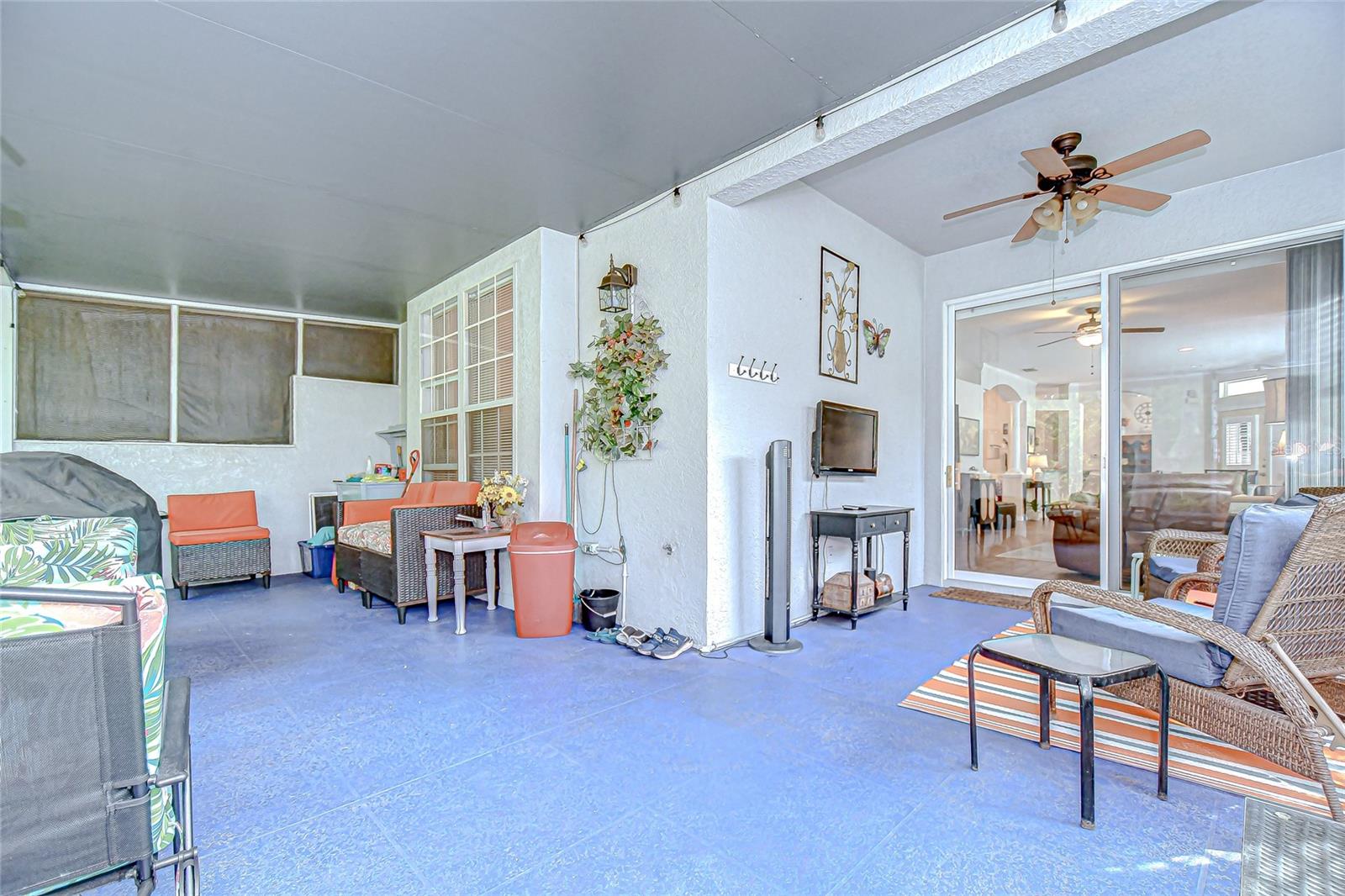 Listing photo id 22 for 5909 Sandhill Ridge Drive