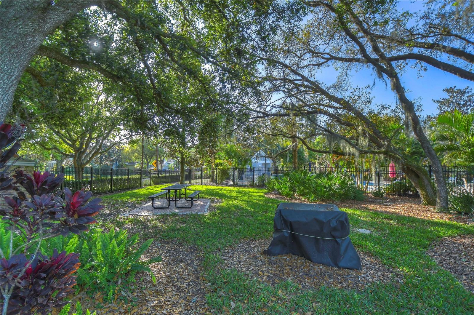 Listing photo id 28 for 5909 Sandhill Ridge Drive