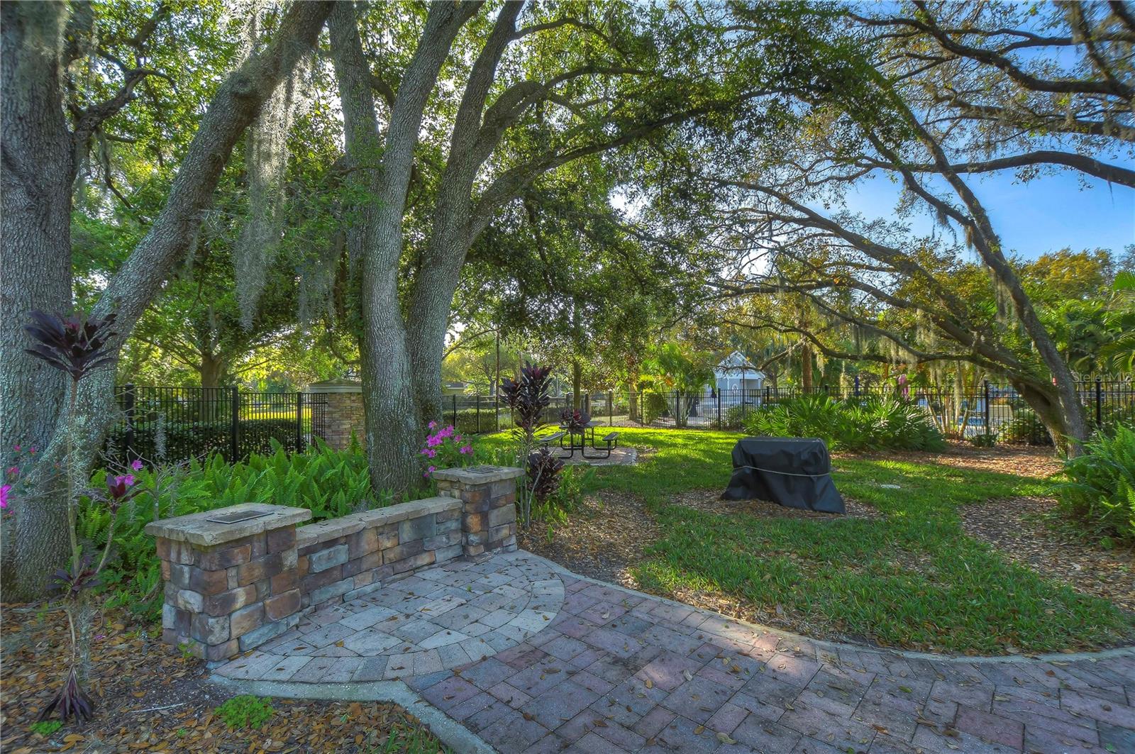 Listing photo id 29 for 5909 Sandhill Ridge Drive