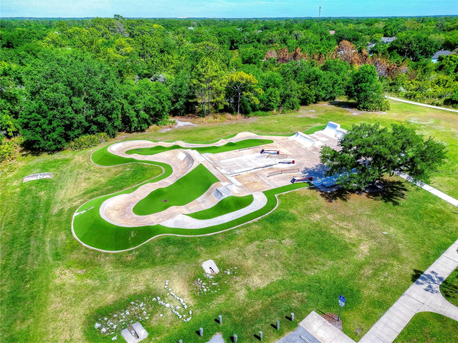 Listing photo id 36 for 5909 Sandhill Ridge Drive