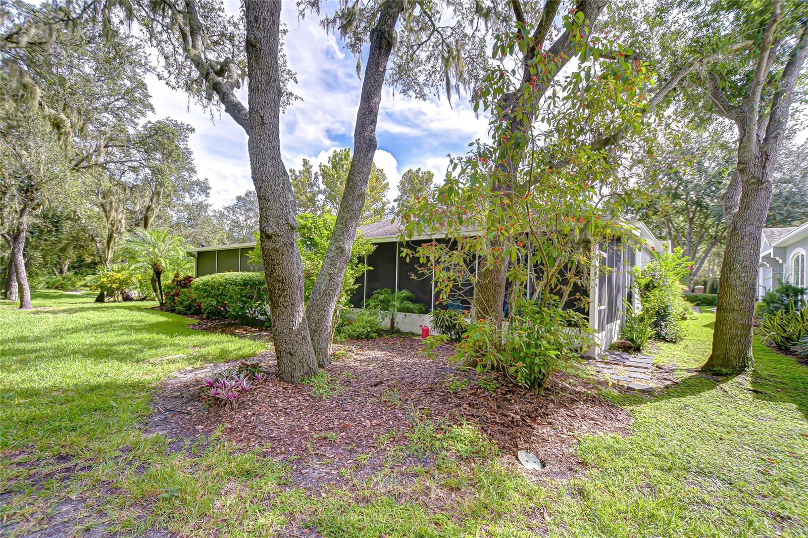 Listing photo id 2 for 5909 Sandhill Ridge Drive