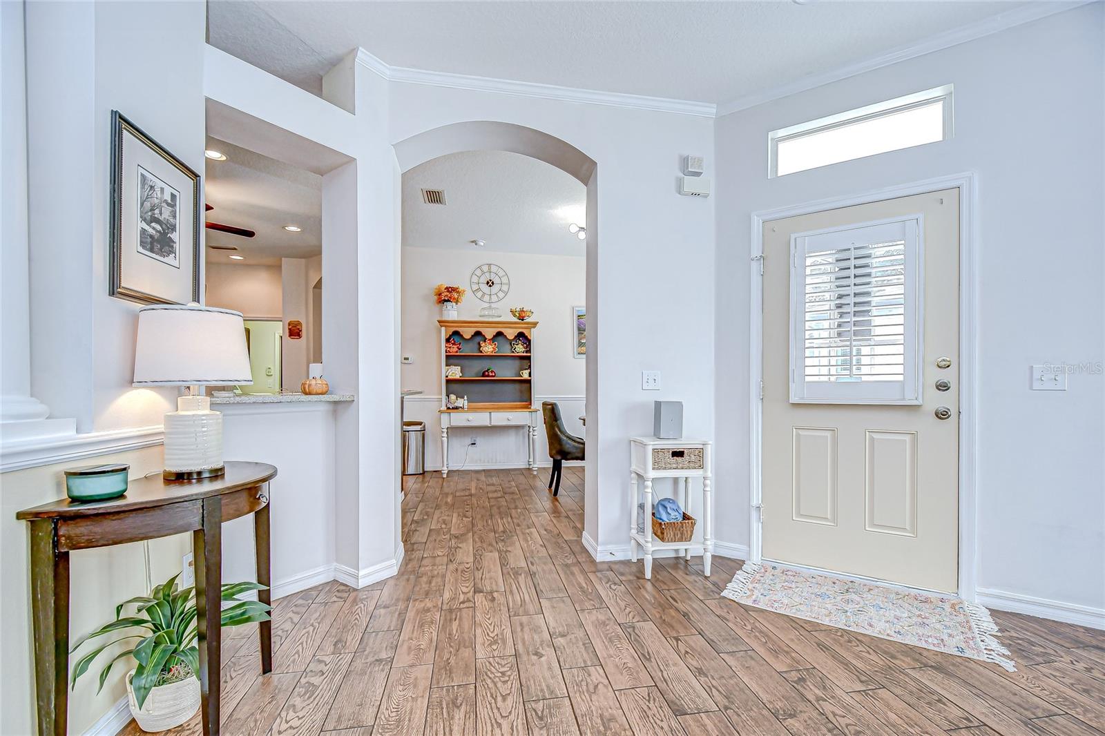 Listing photo id 3 for 5909 Sandhill Ridge Drive