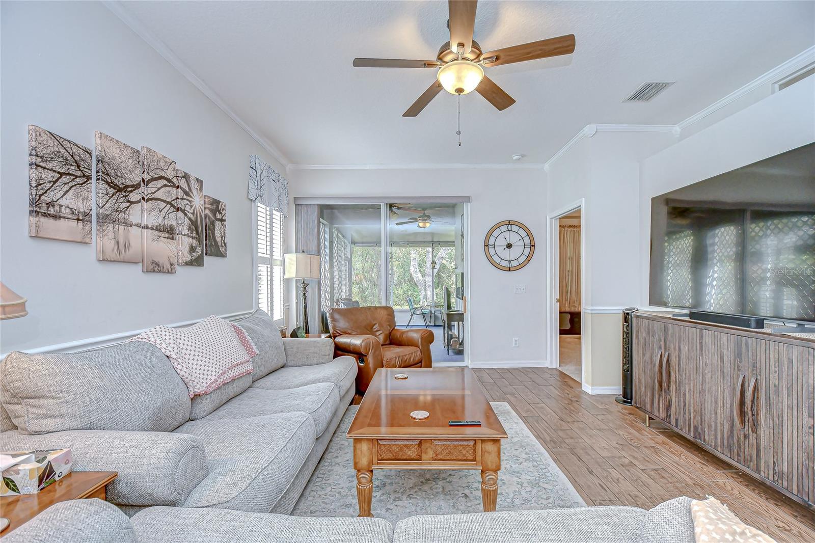 Listing photo id 6 for 5909 Sandhill Ridge Drive