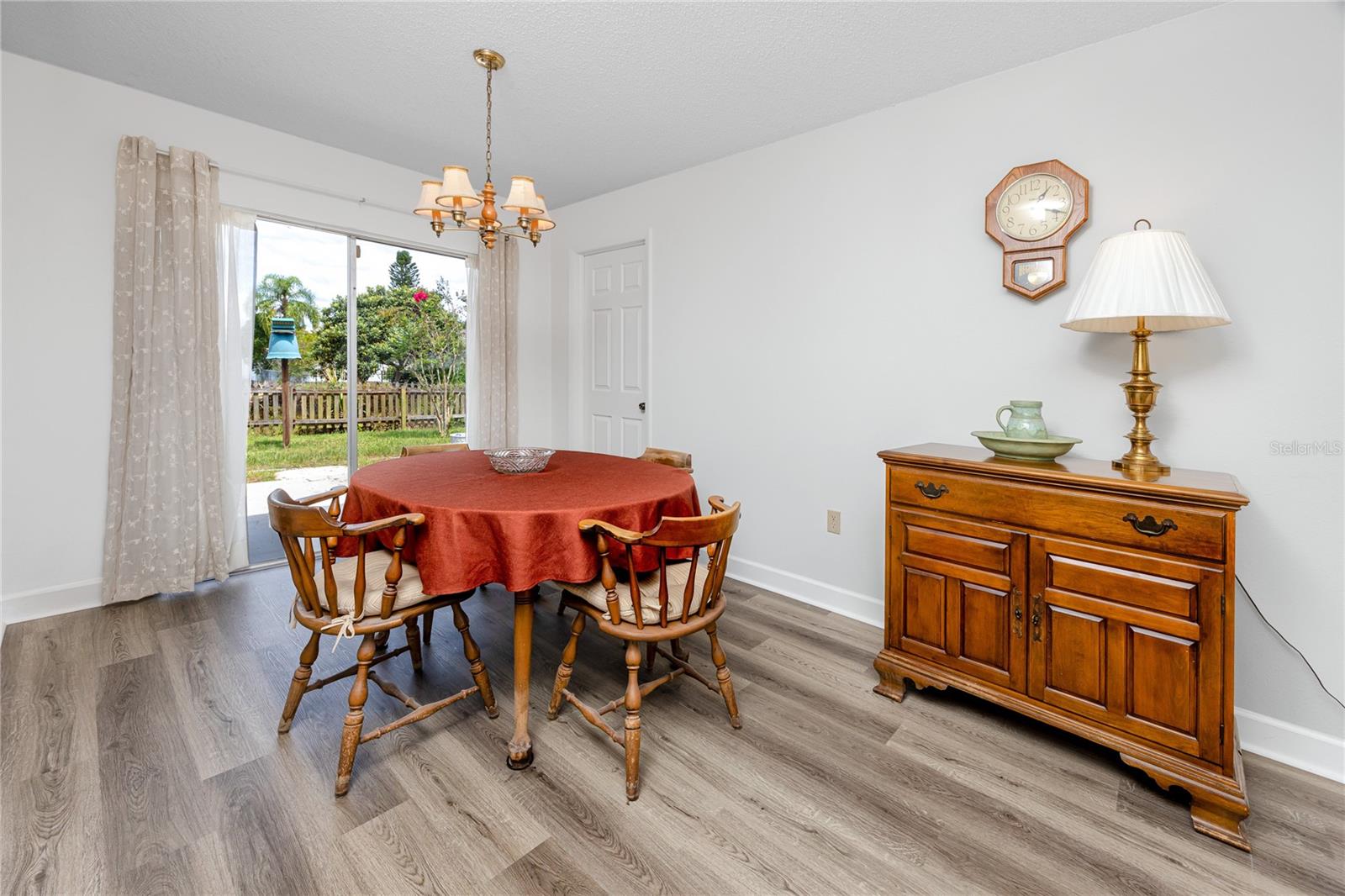 Image 8 of 40 For 1844 Teakwood Lane