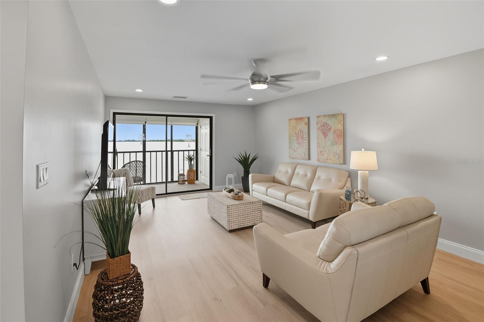 Image 6 of 22 For 14459 River Beach Drive 218
