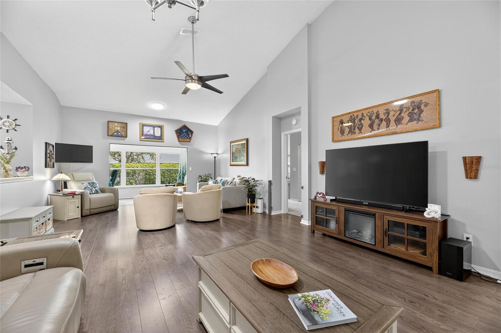 Image 10 of 47 For 1574 Nantucket Drive 131