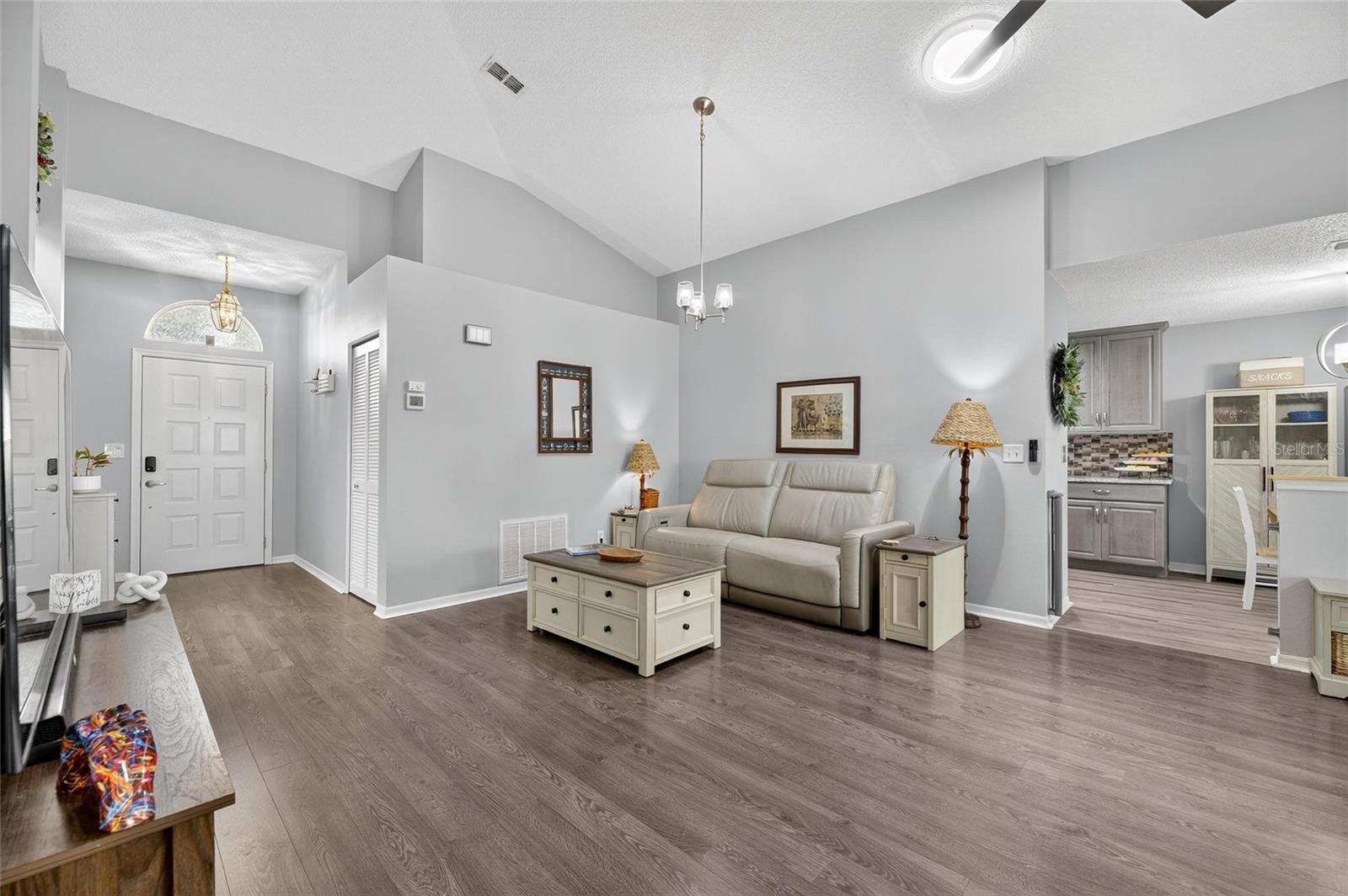 Image 12 of 47 For 1574 Nantucket Drive 131