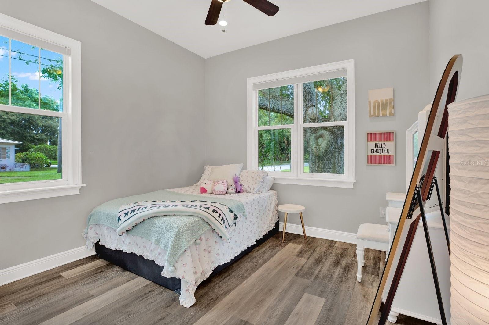 Image 33 of 68 For 1901 25th Avenue N