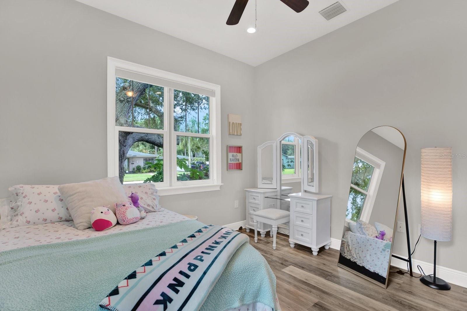 Image 34 of 68 For 1901 25th Avenue N