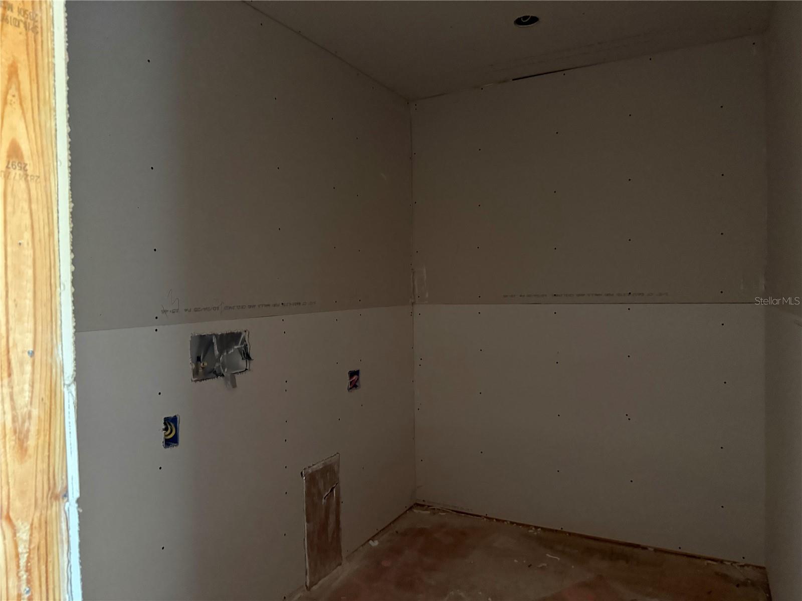 Image 16 of 28 For 7653 Deer Valley Cir.