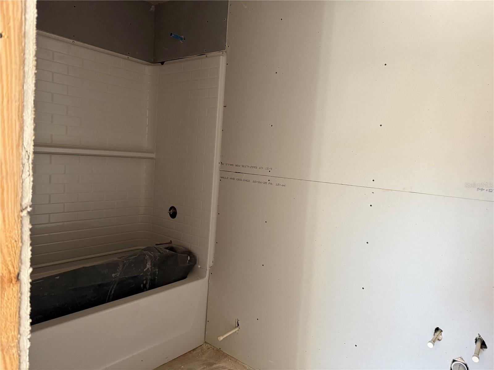 Image 19 of 28 For 7653 Deer Valley Cir.