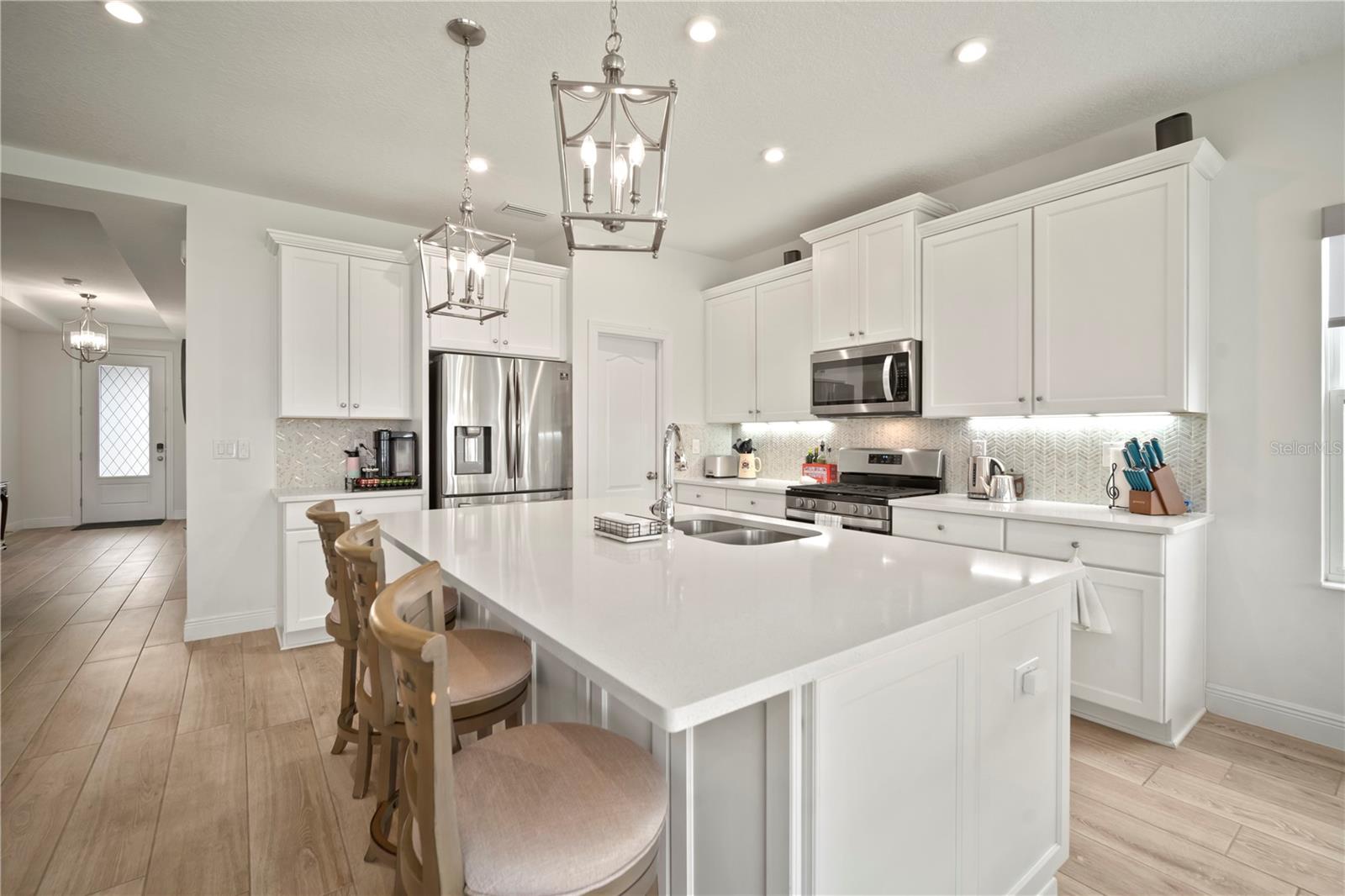 Listing photo id 8 for 5615 Silver Sun Drive