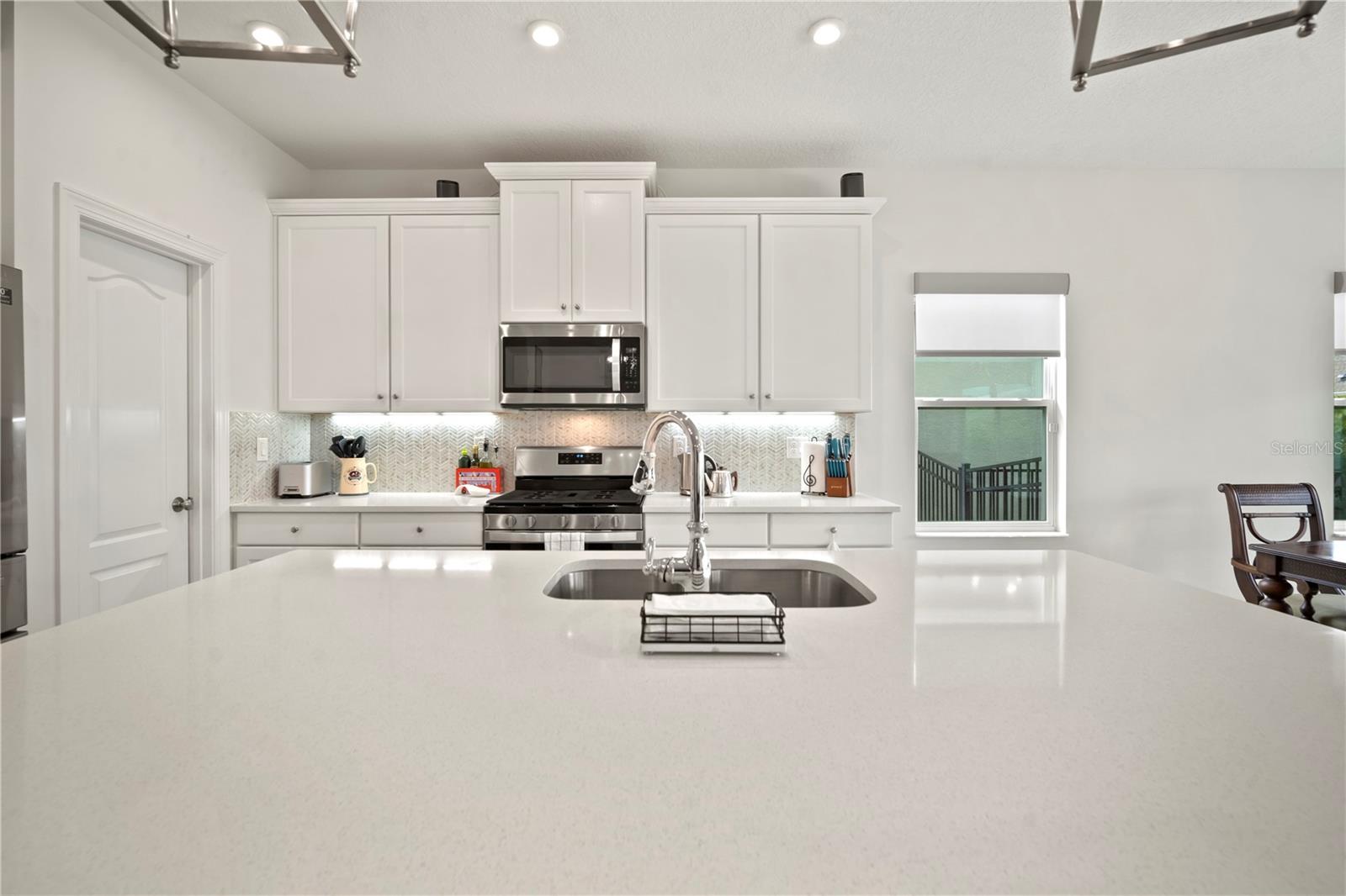 Listing photo id 10 for 5615 Silver Sun Drive