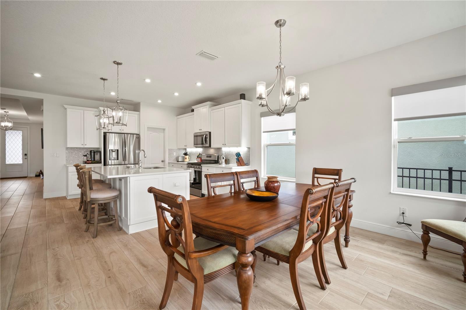 Listing photo id 15 for 5615 Silver Sun Drive