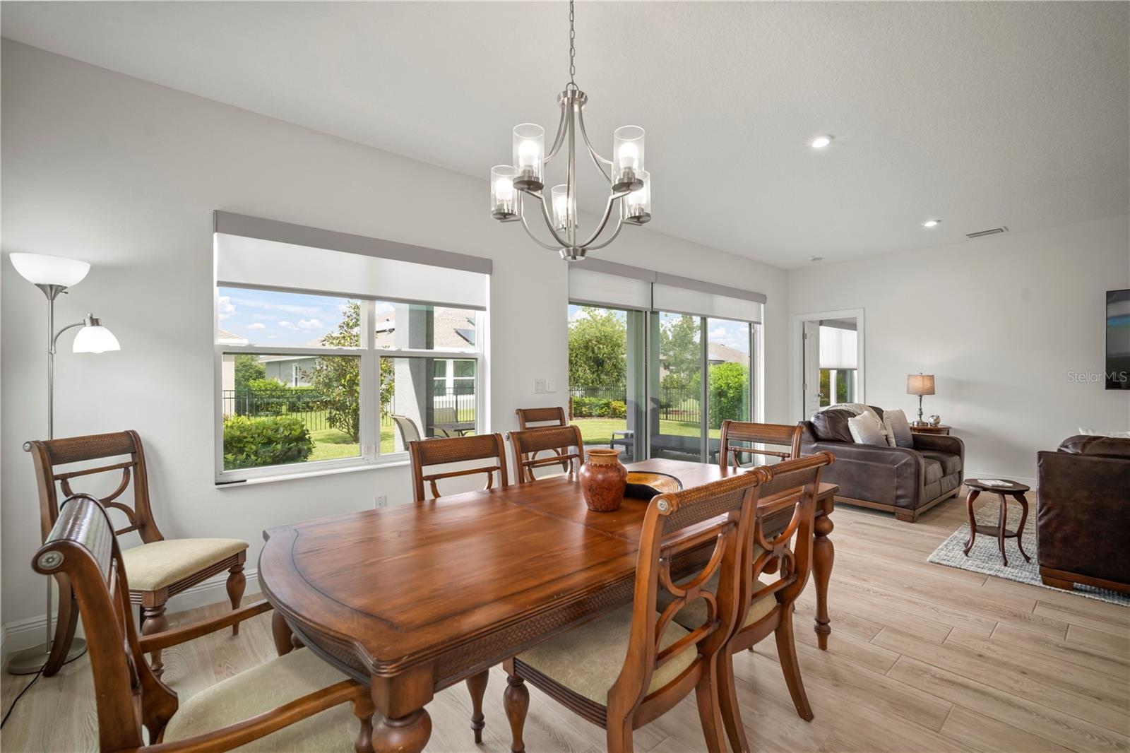 Listing photo id 16 for 5615 Silver Sun Drive