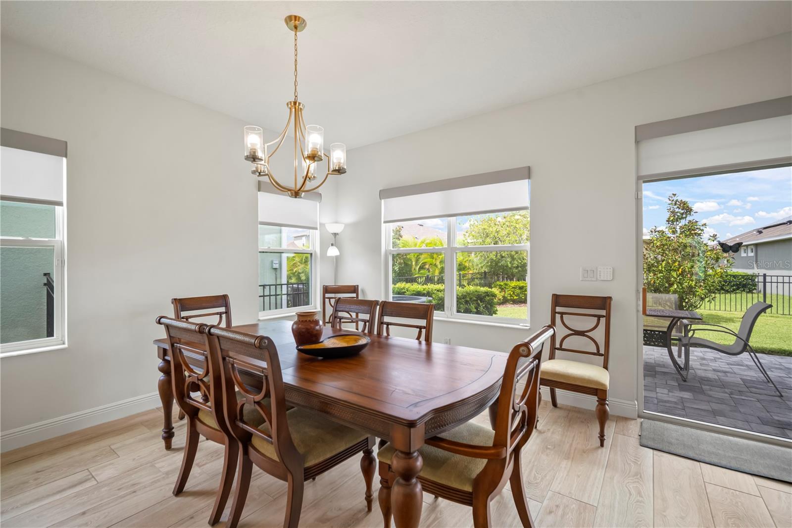 Listing photo id 17 for 5615 Silver Sun Drive