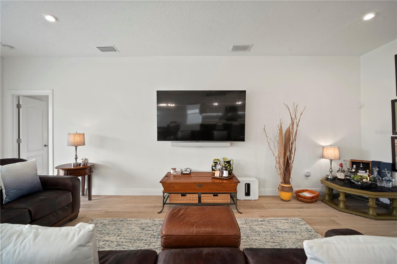 Listing photo id 20 for 5615 Silver Sun Drive