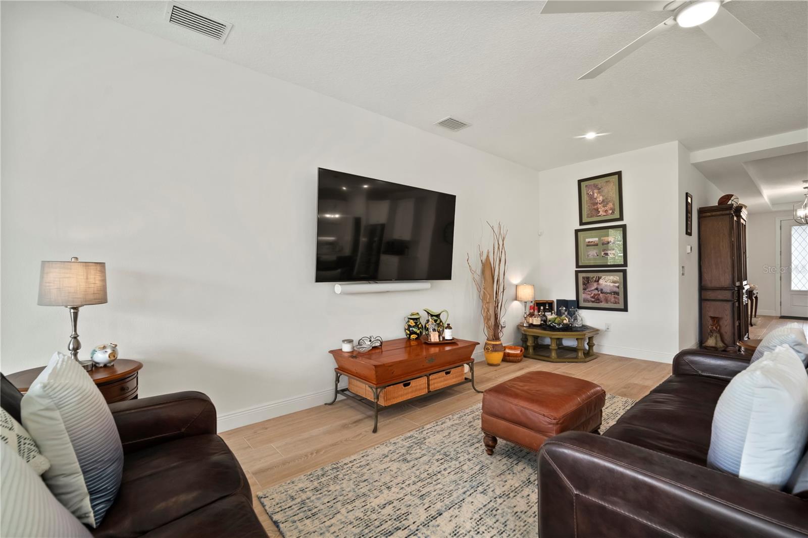 Listing photo id 23 for 5615 Silver Sun Drive