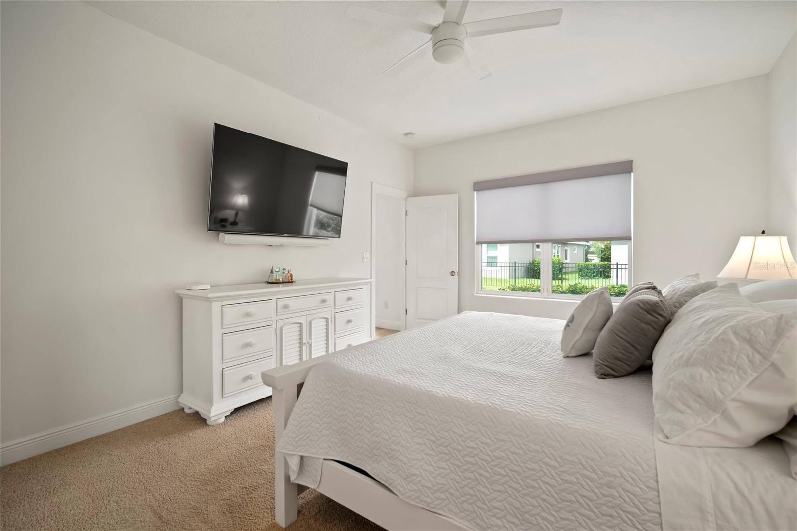 Listing photo id 26 for 5615 Silver Sun Drive