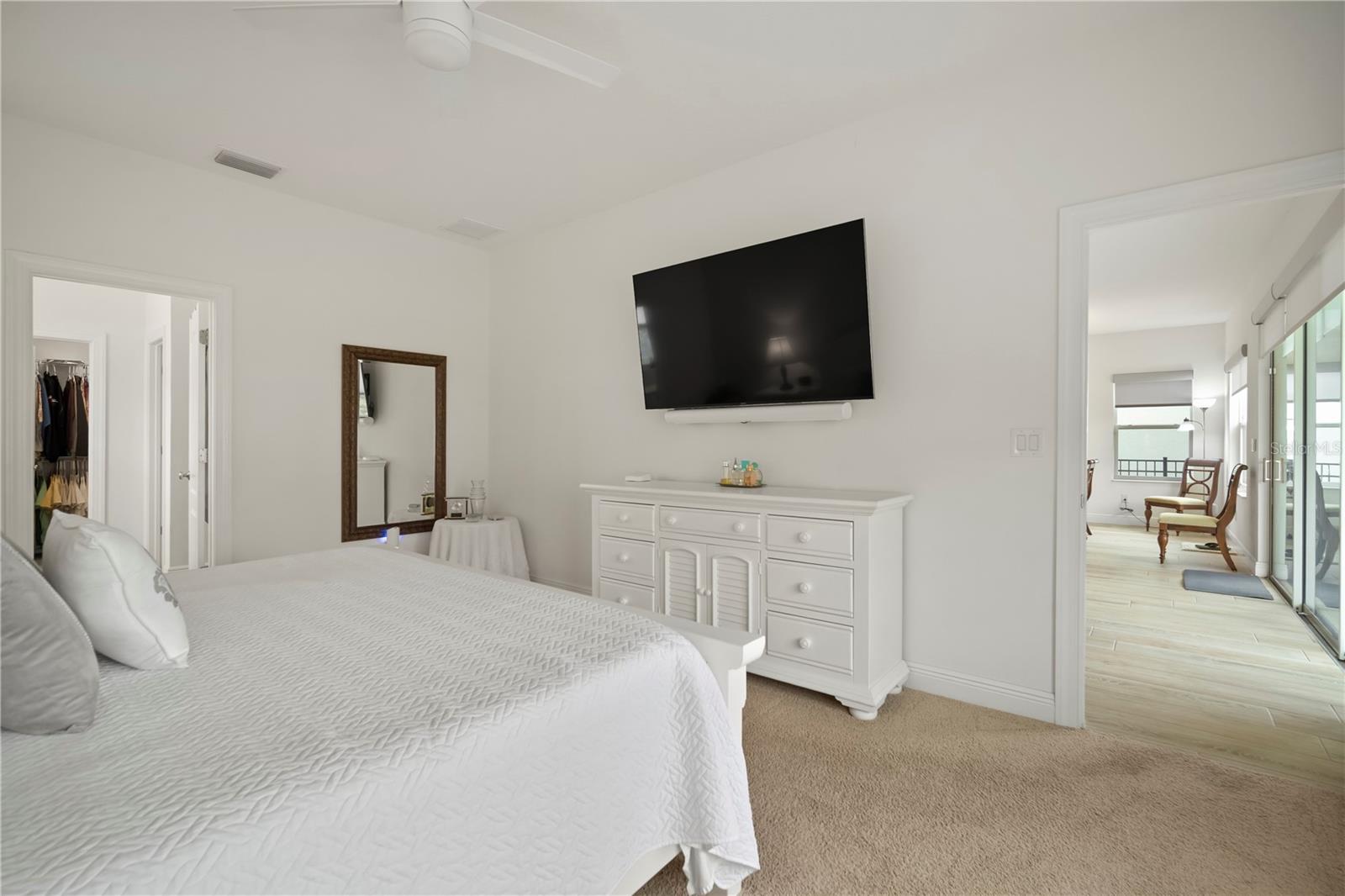 Listing photo id 27 for 5615 Silver Sun Drive