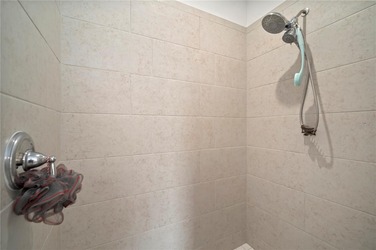 Listing photo id 30 for 5615 Silver Sun Drive