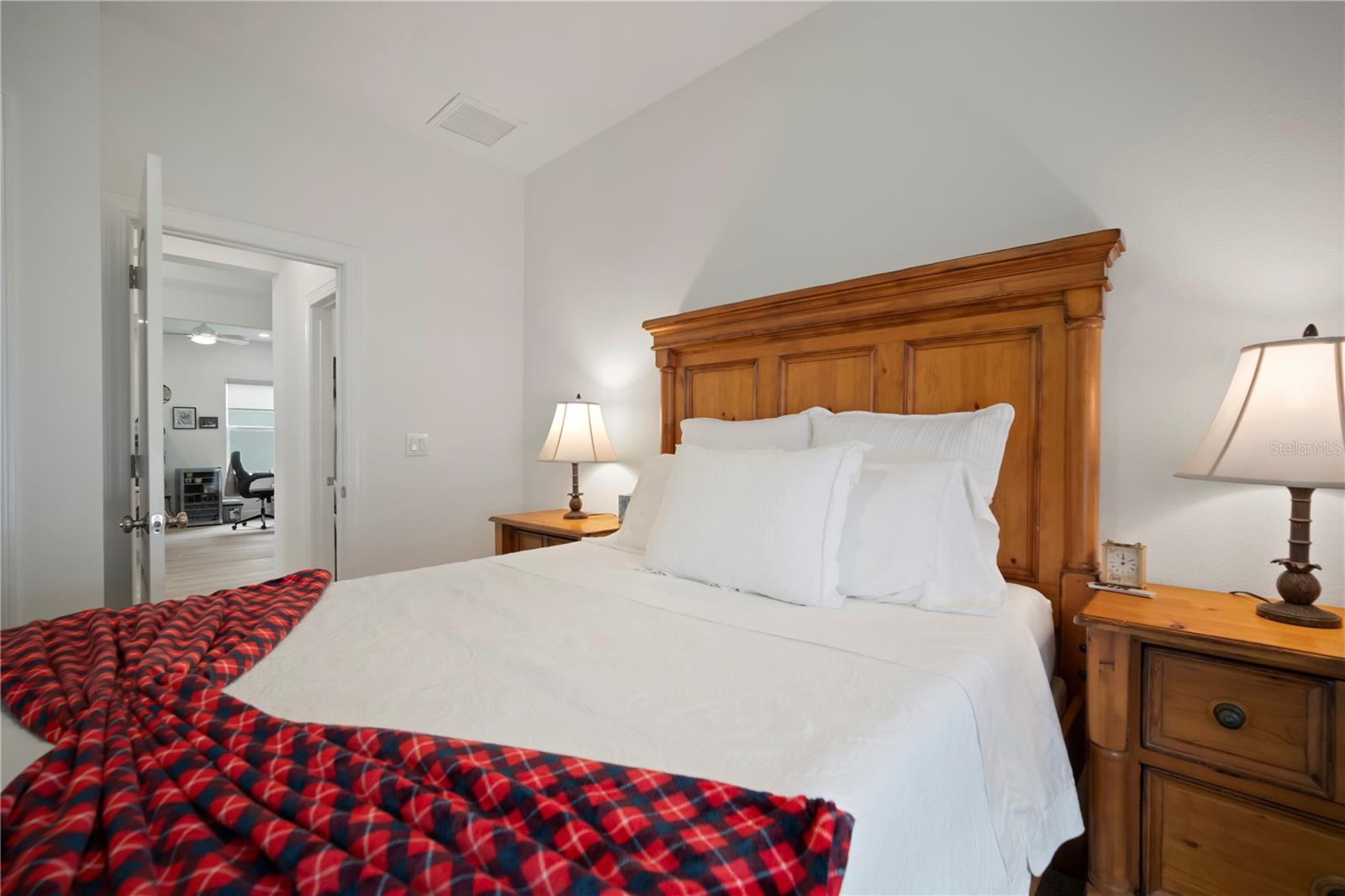 Listing photo id 32 for 5615 Silver Sun Drive