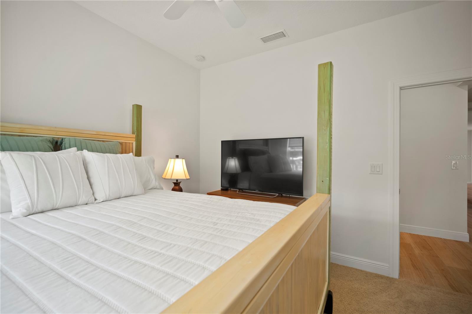 Listing photo id 38 for 5615 Silver Sun Drive