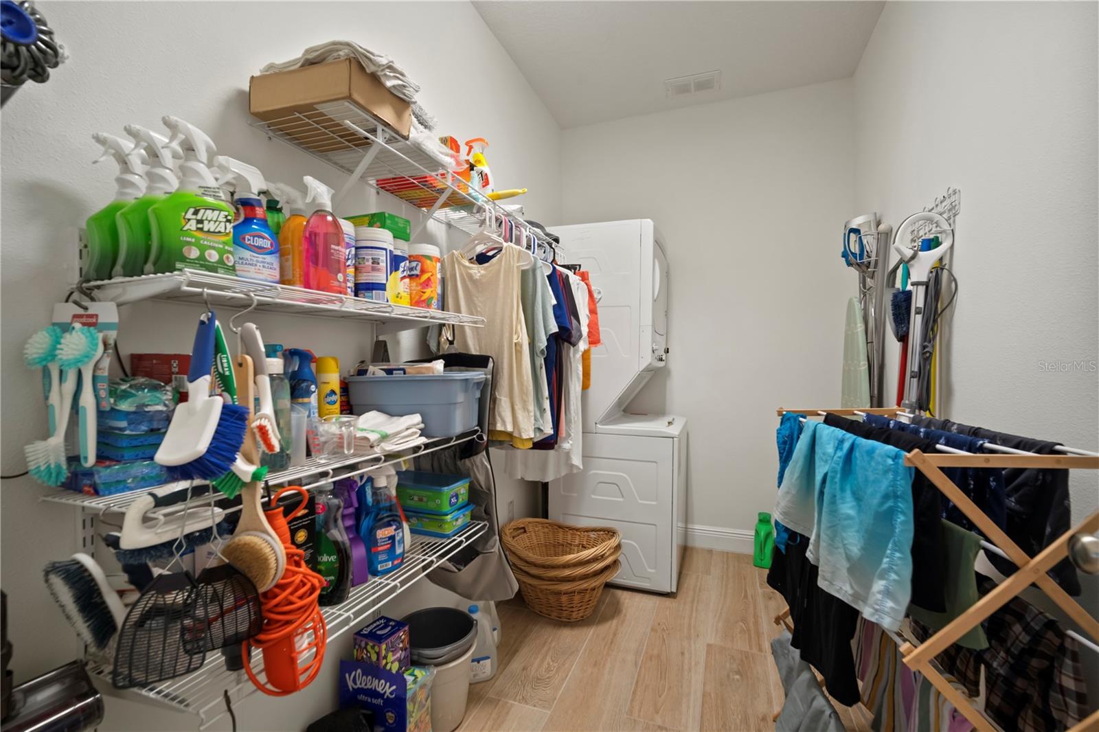 Listing photo id 39 for 5615 Silver Sun Drive