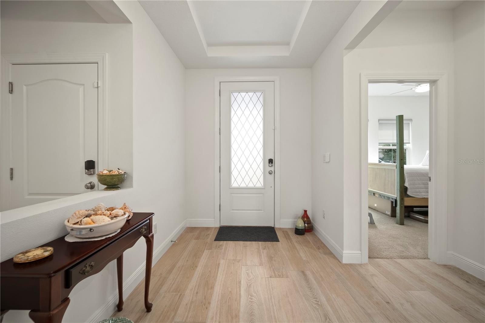 Listing photo id 3 for 5615 Silver Sun Drive