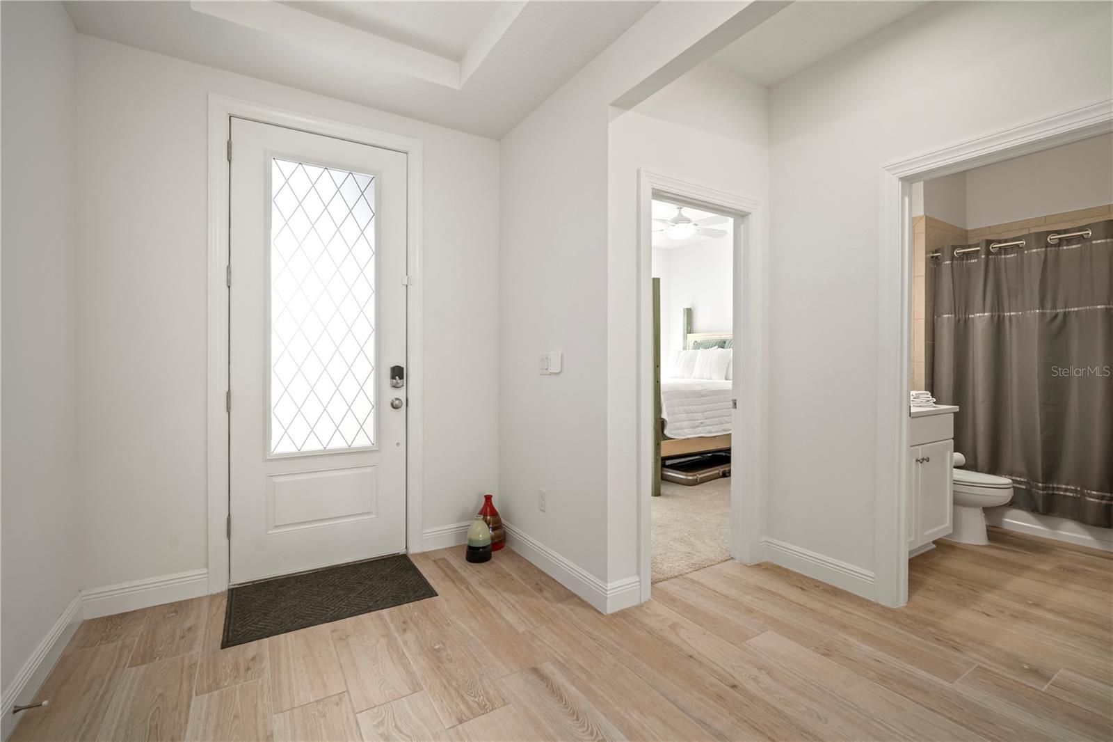 Listing photo id 4 for 5615 Silver Sun Drive