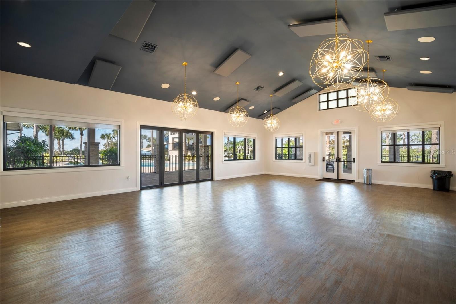 Listing photo id 65 for 5615 Silver Sun Drive