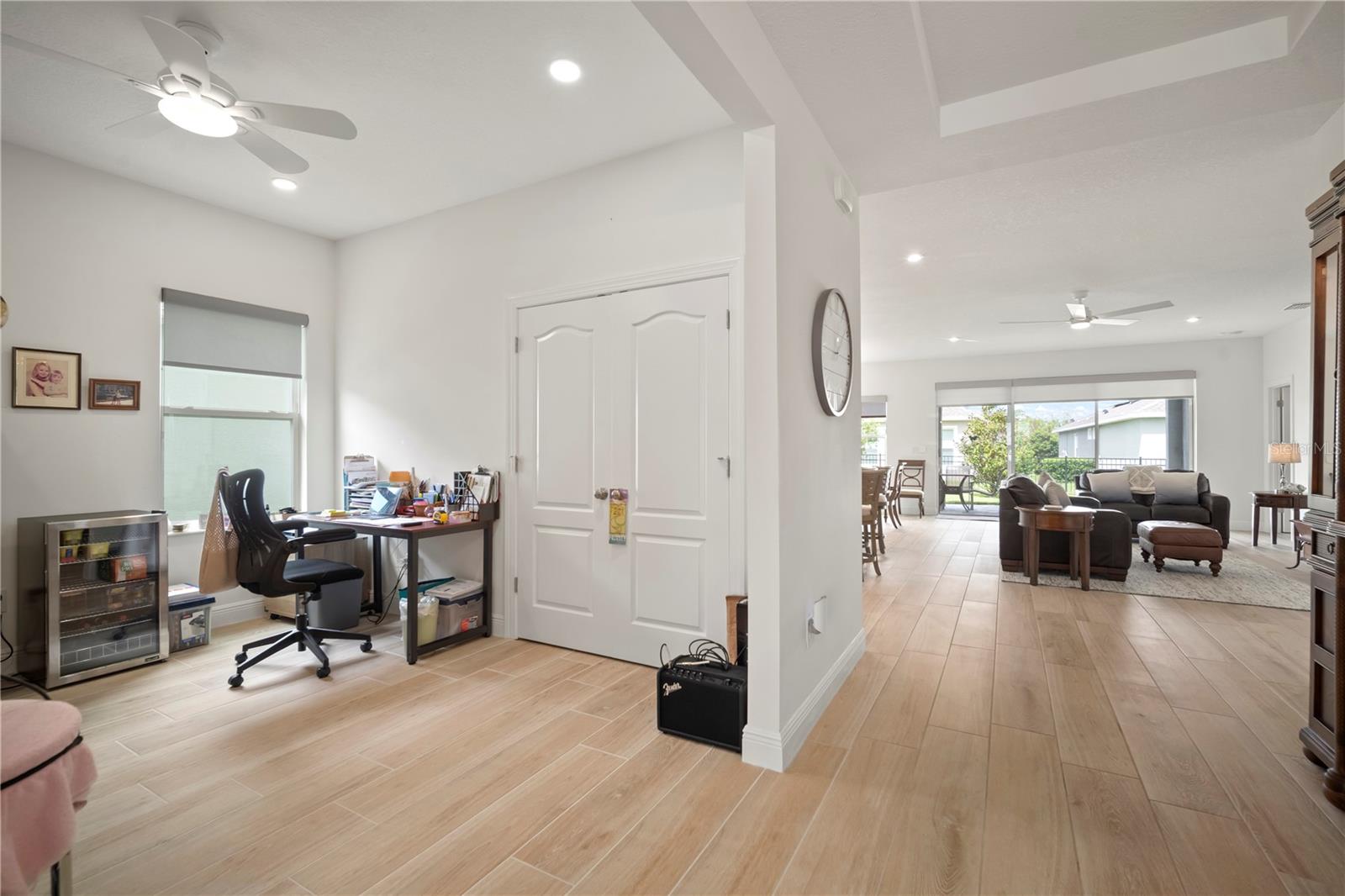 Listing photo id 7 for 5615 Silver Sun Drive