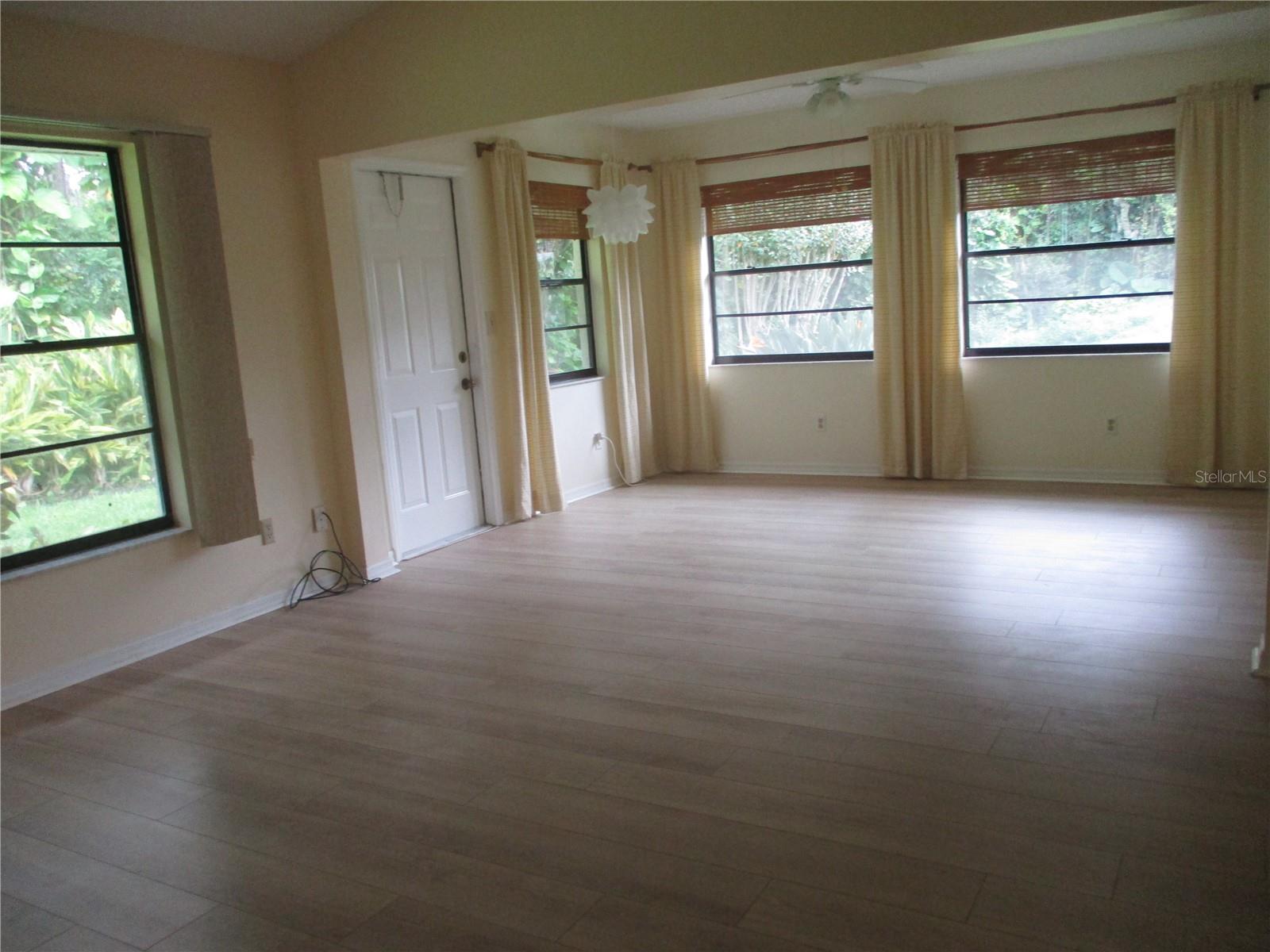 Image 3 of 17 For 1750 Atrium Drive
