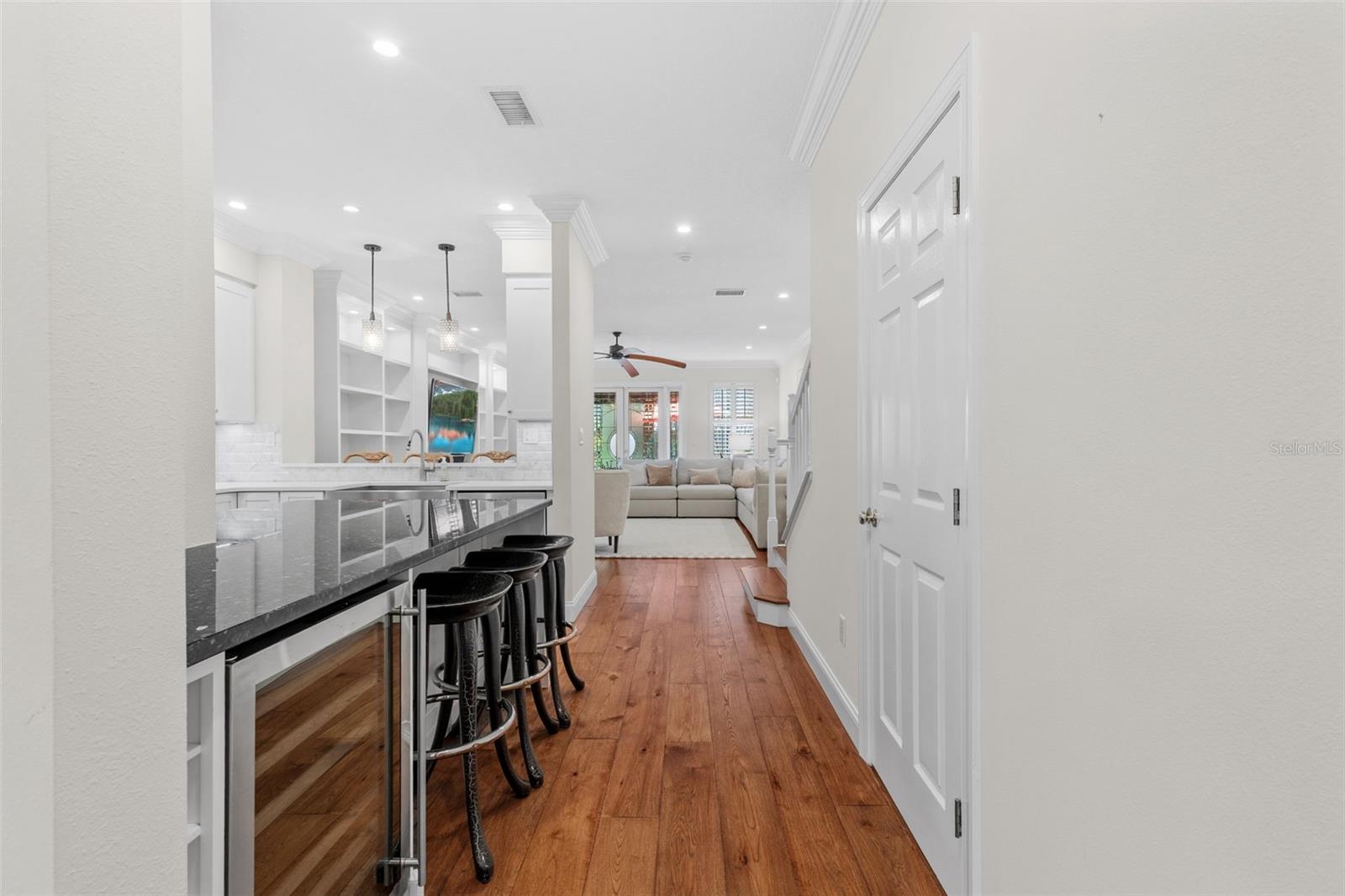 Image 11 of 53 For 210 Lincoln Avenue