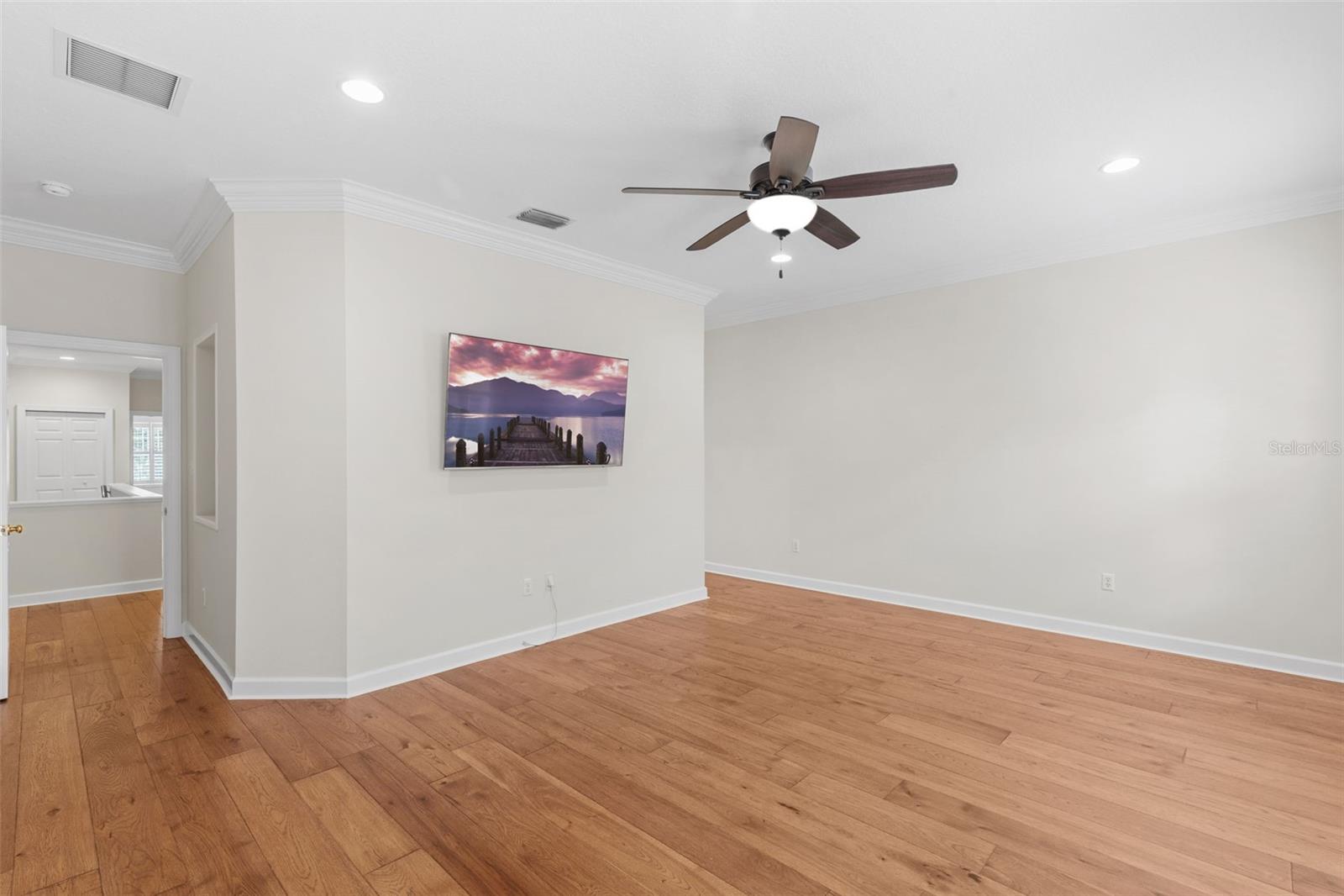 Image 36 of 53 For 210 Lincoln Avenue