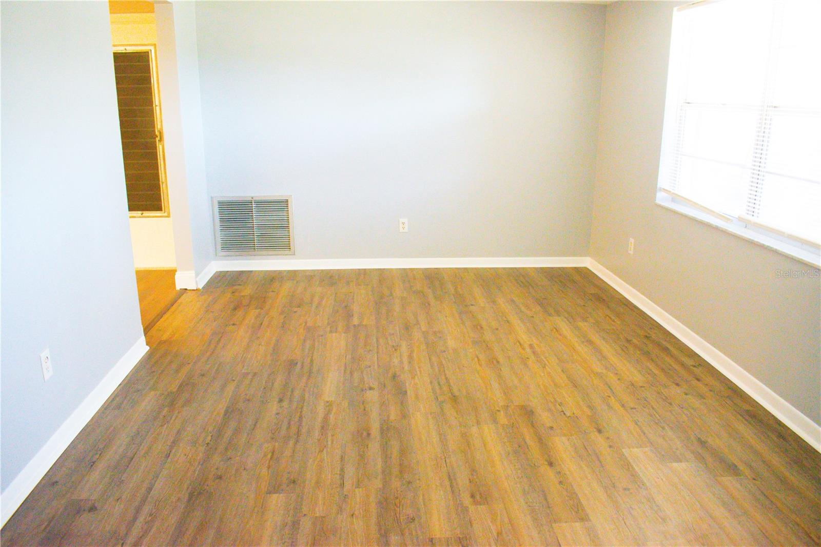 Image 7 of 19 For 7435 Hollyridge Drive