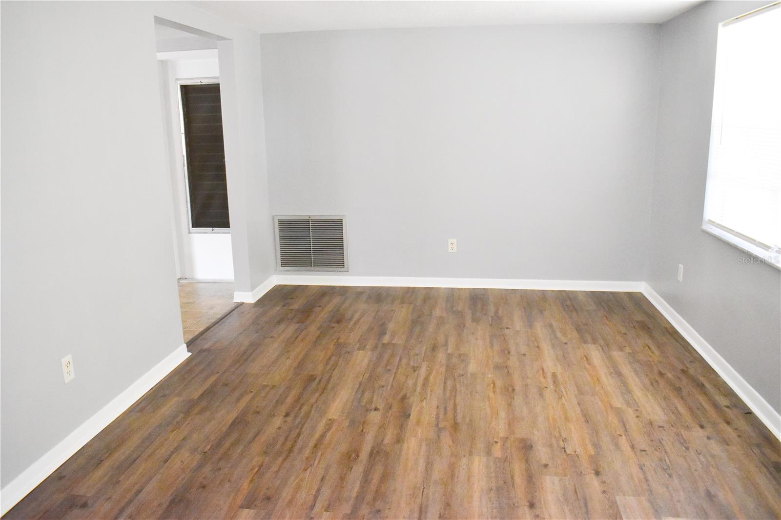 Image 9 of 19 For 7435 Hollyridge Drive