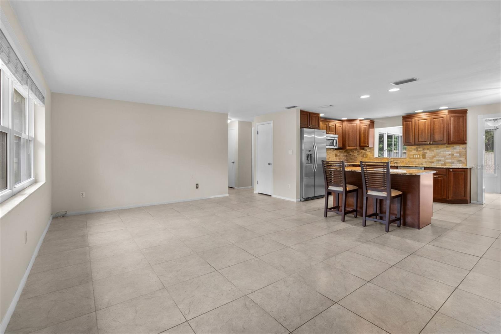 Image 10 of 37 For 2267 Manor Court