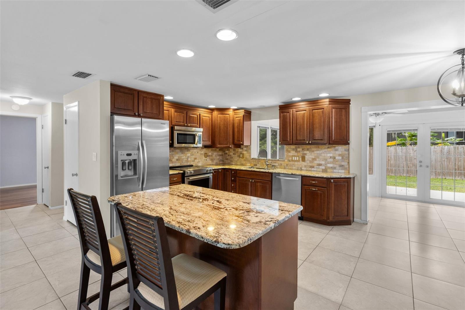 Image 11 of 37 For 2267 Manor Court