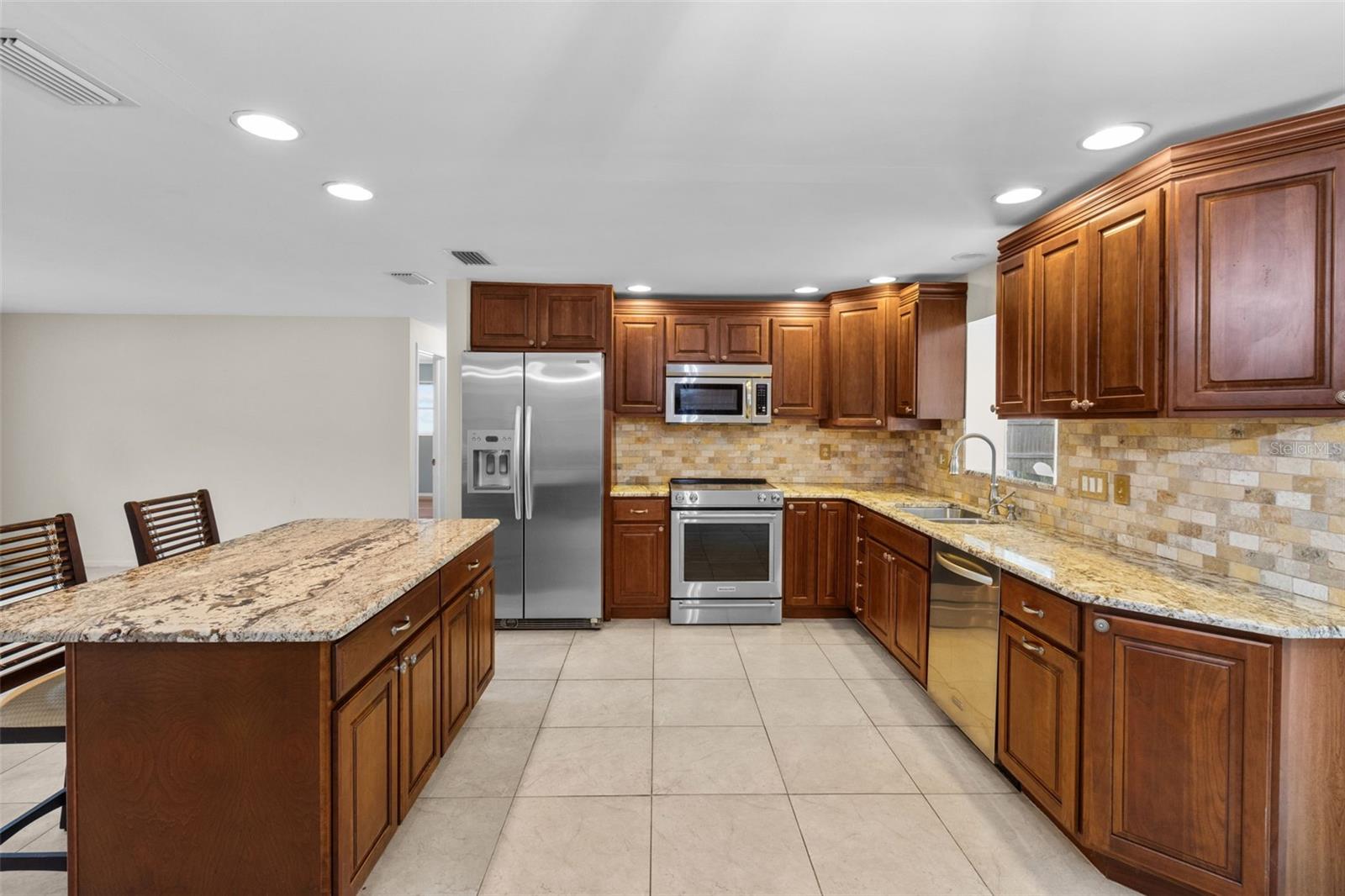 Image 12 of 37 For 2267 Manor Court