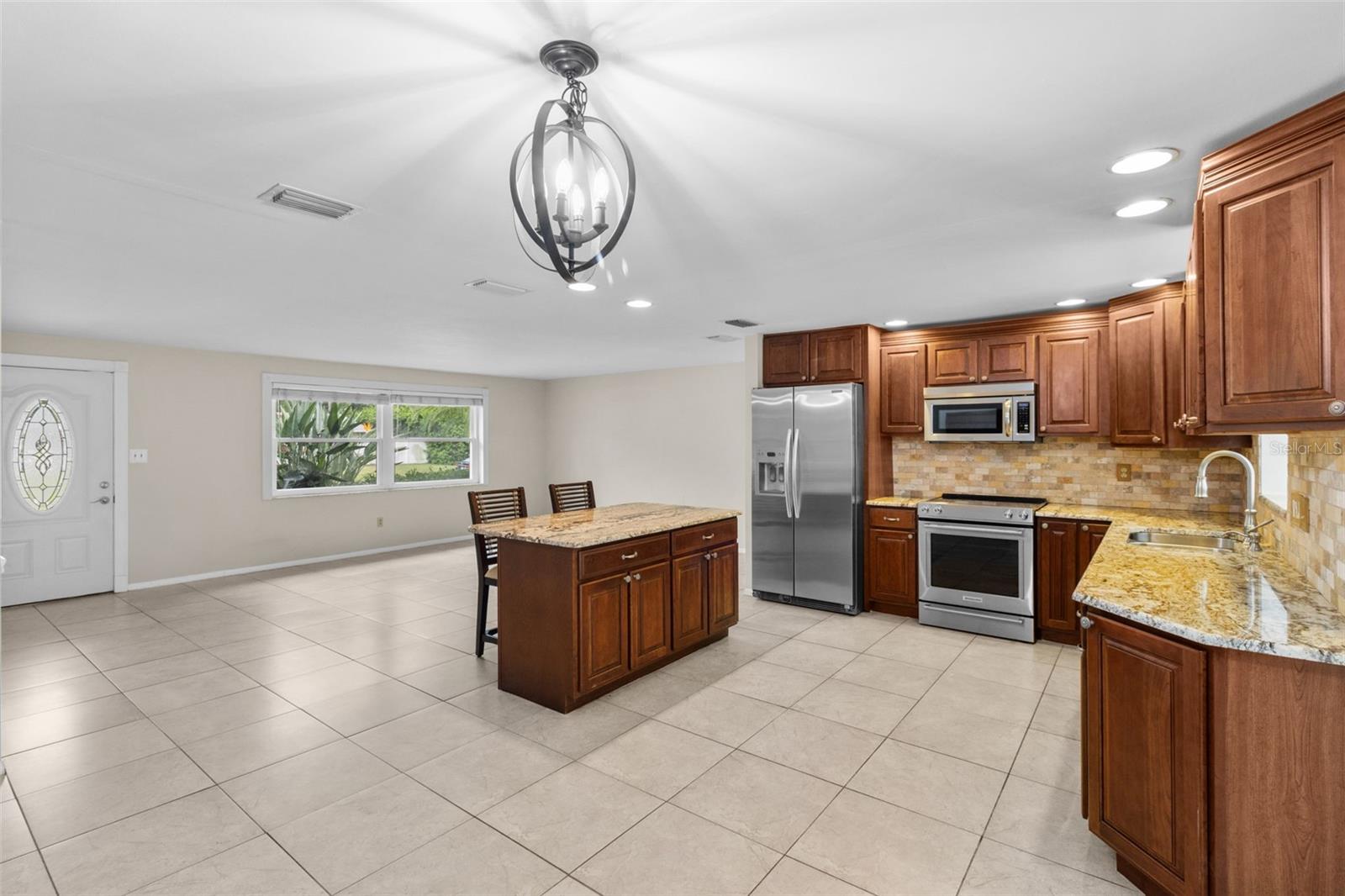 Image 13 of 37 For 2267 Manor Court