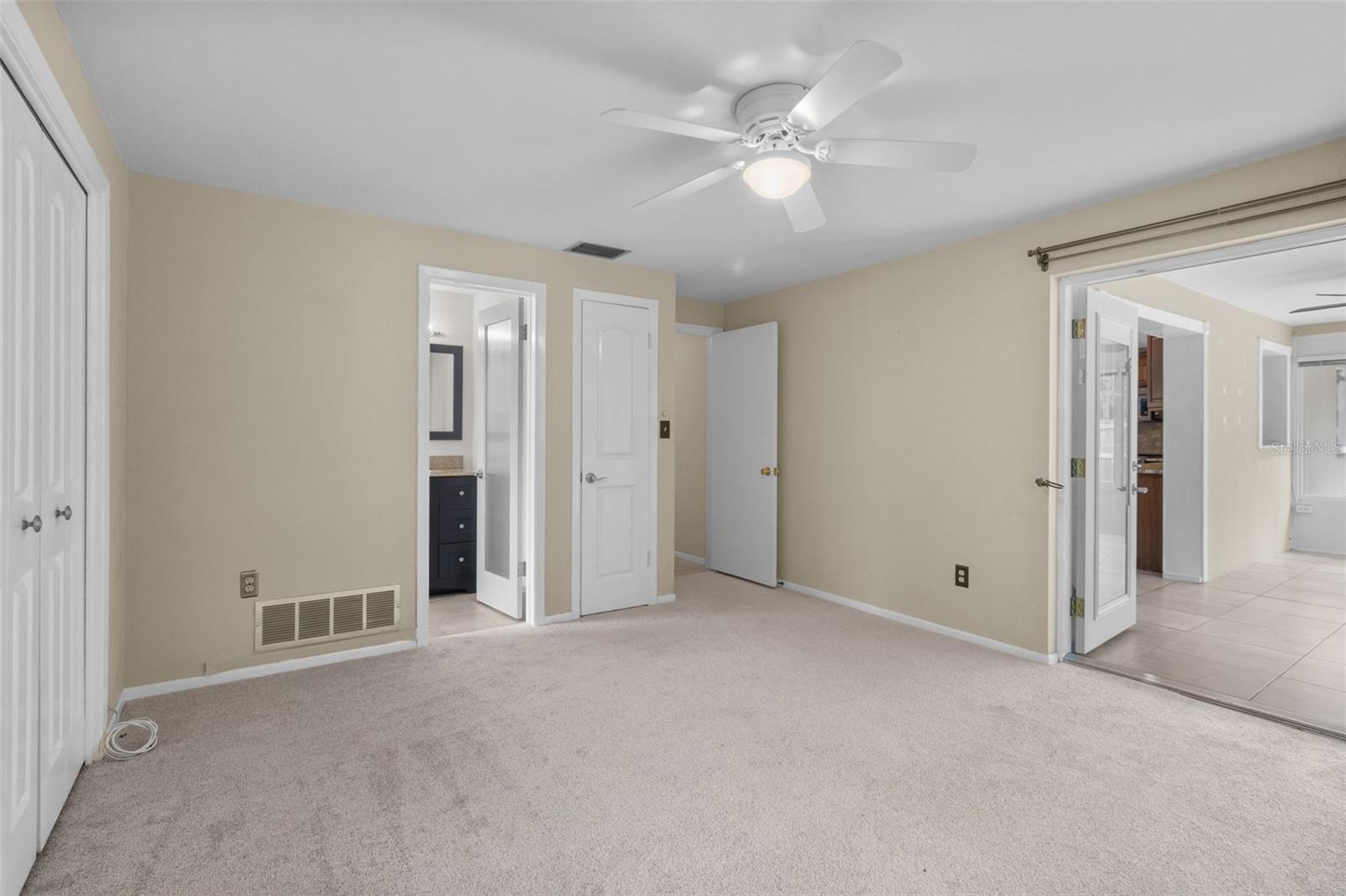 Image 17 of 37 For 2267 Manor Court