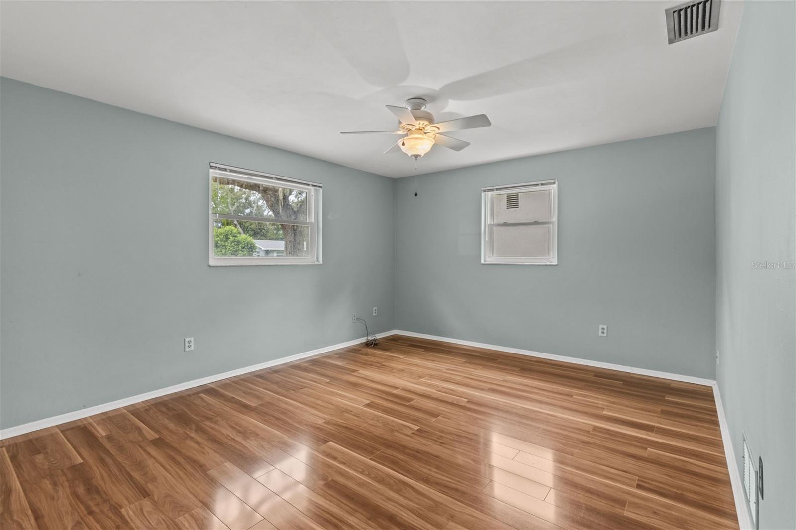 Image 20 of 37 For 2267 Manor Court
