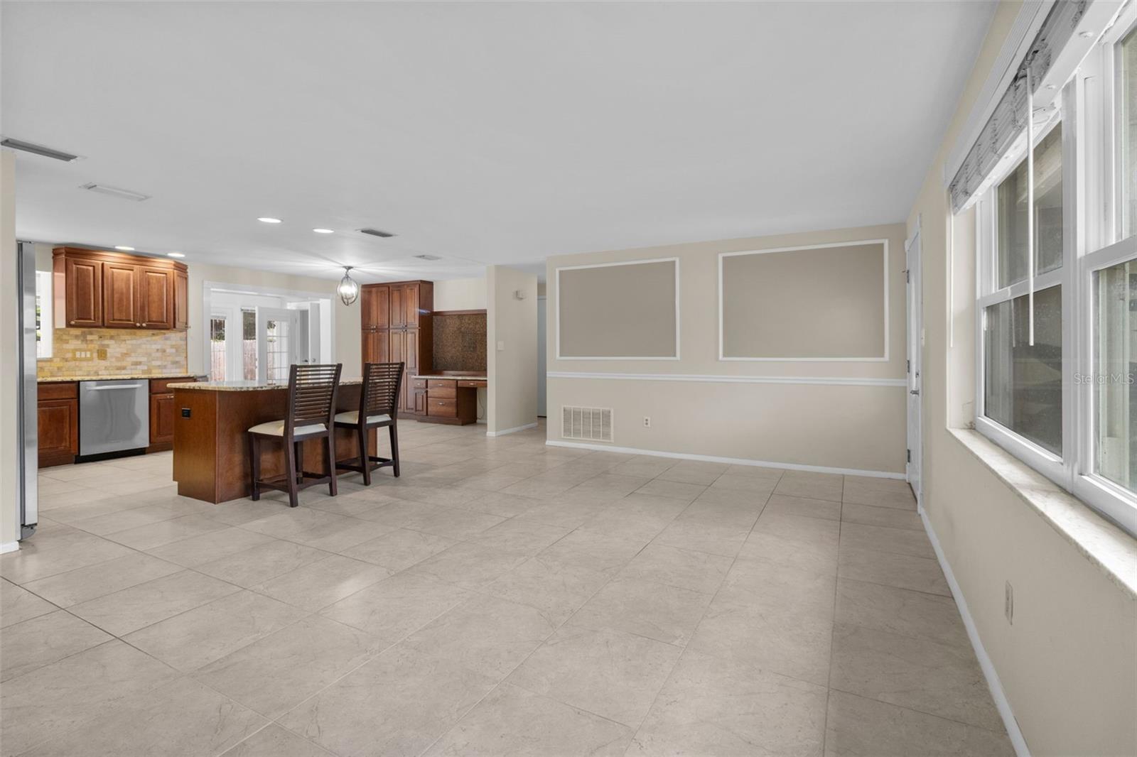 Image 9 of 37 For 2267 Manor Court