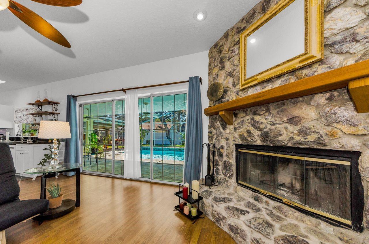 Image 15 of 60 For 1611 Gulf Beach Boulevard