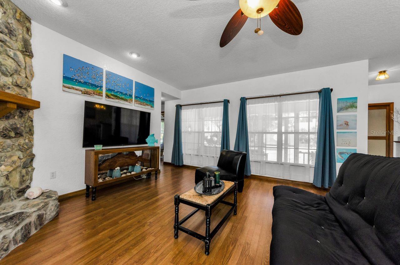 Image 16 of 60 For 1611 Gulf Beach Boulevard